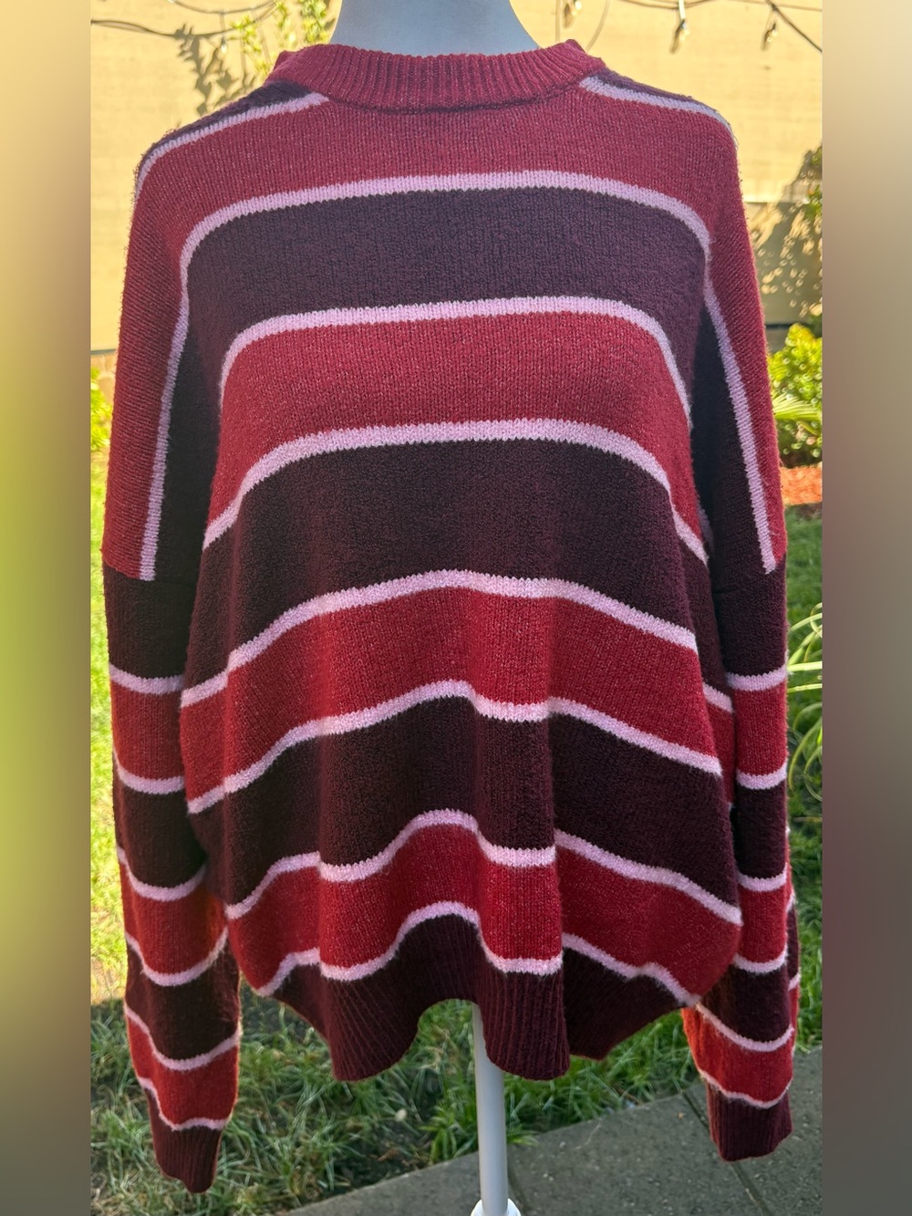 NWT Netflix Stranger Things Sweater XXL 20 Red Stripe Knit + Collectible Patches